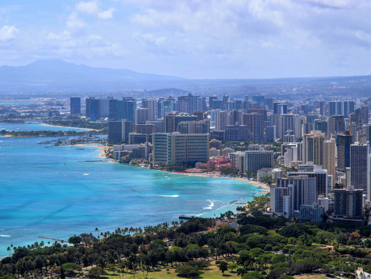 Hiking Diamond Head for Epic Honolulu Views (including a lighthouse!)