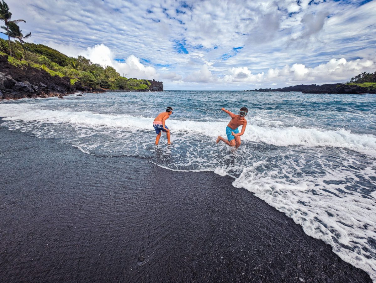 Waiʻānapanapa Reservation: How to Book Entry in 2026 for Maui’s Black Sand Beach